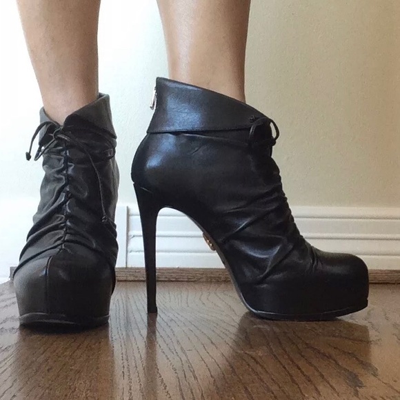 Pour La Victoire Shoes - POUR LA VICTOIRE Genuine Leather Black Booties - Women's Size 8